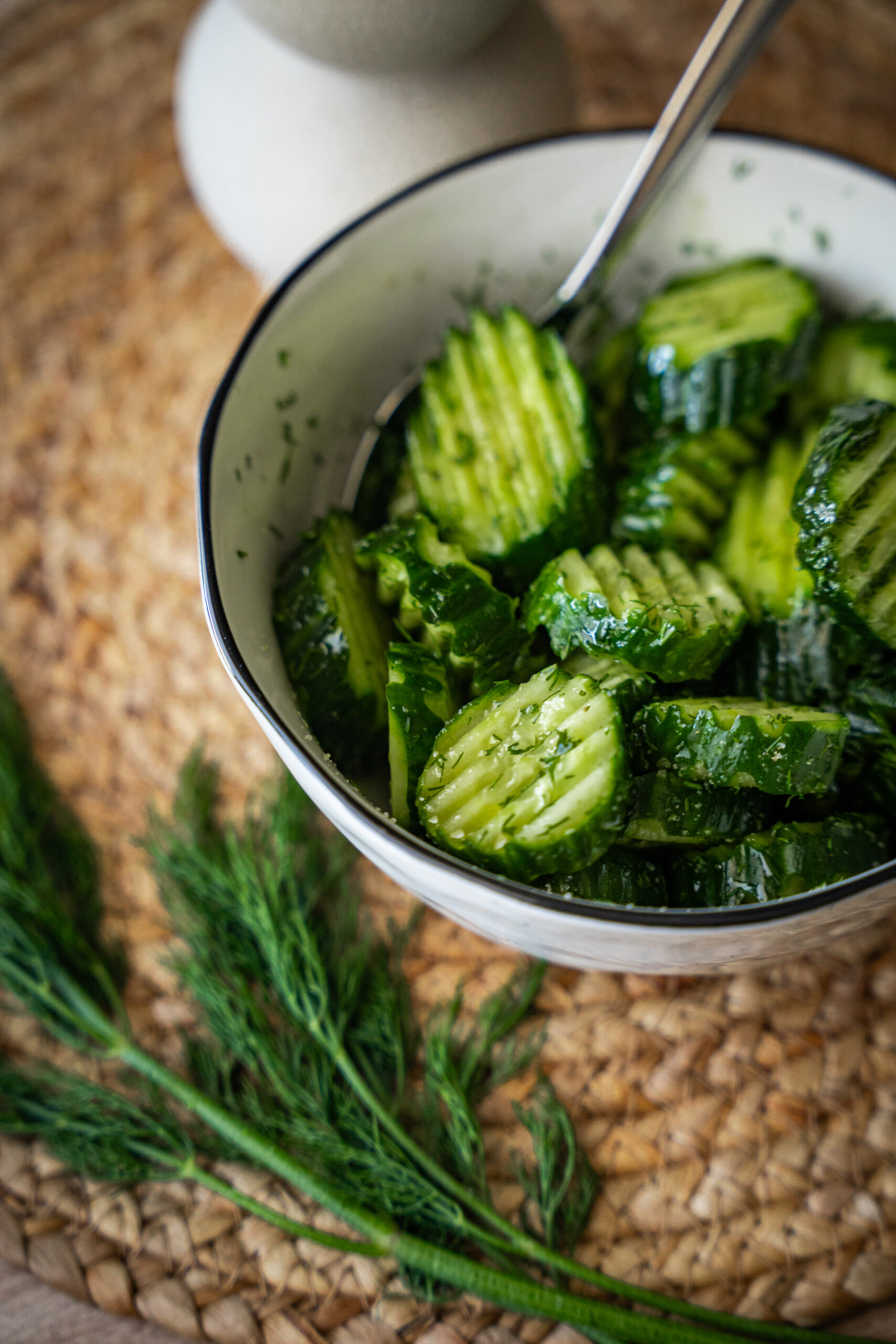 Frischer Gurkensalat